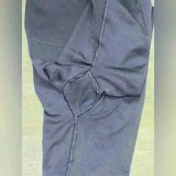 Lululemon in the flow cropped seamless leggings size 4 - Picture 4 of 6